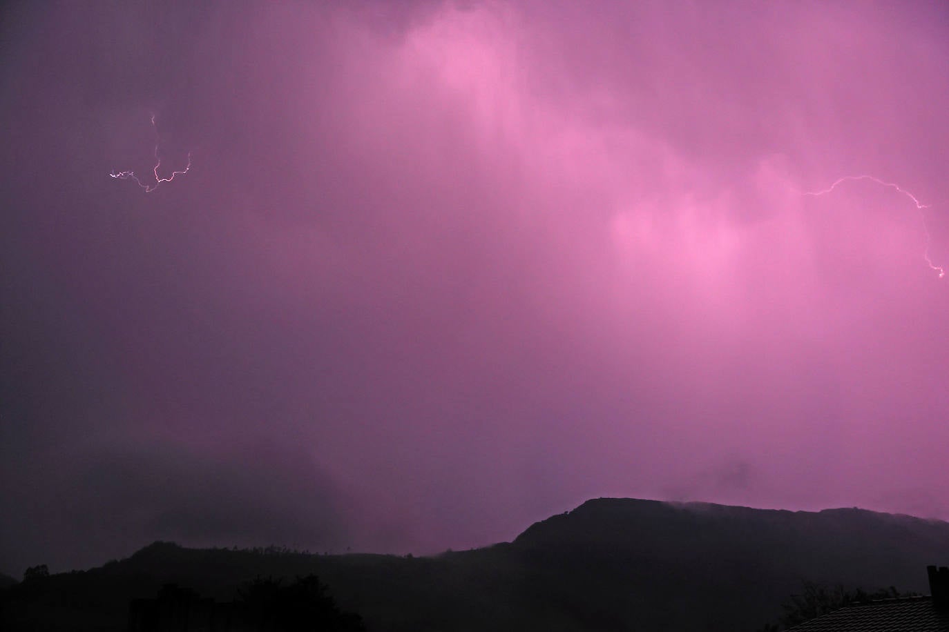 Fotos: Noche de tormenta en Cabezón