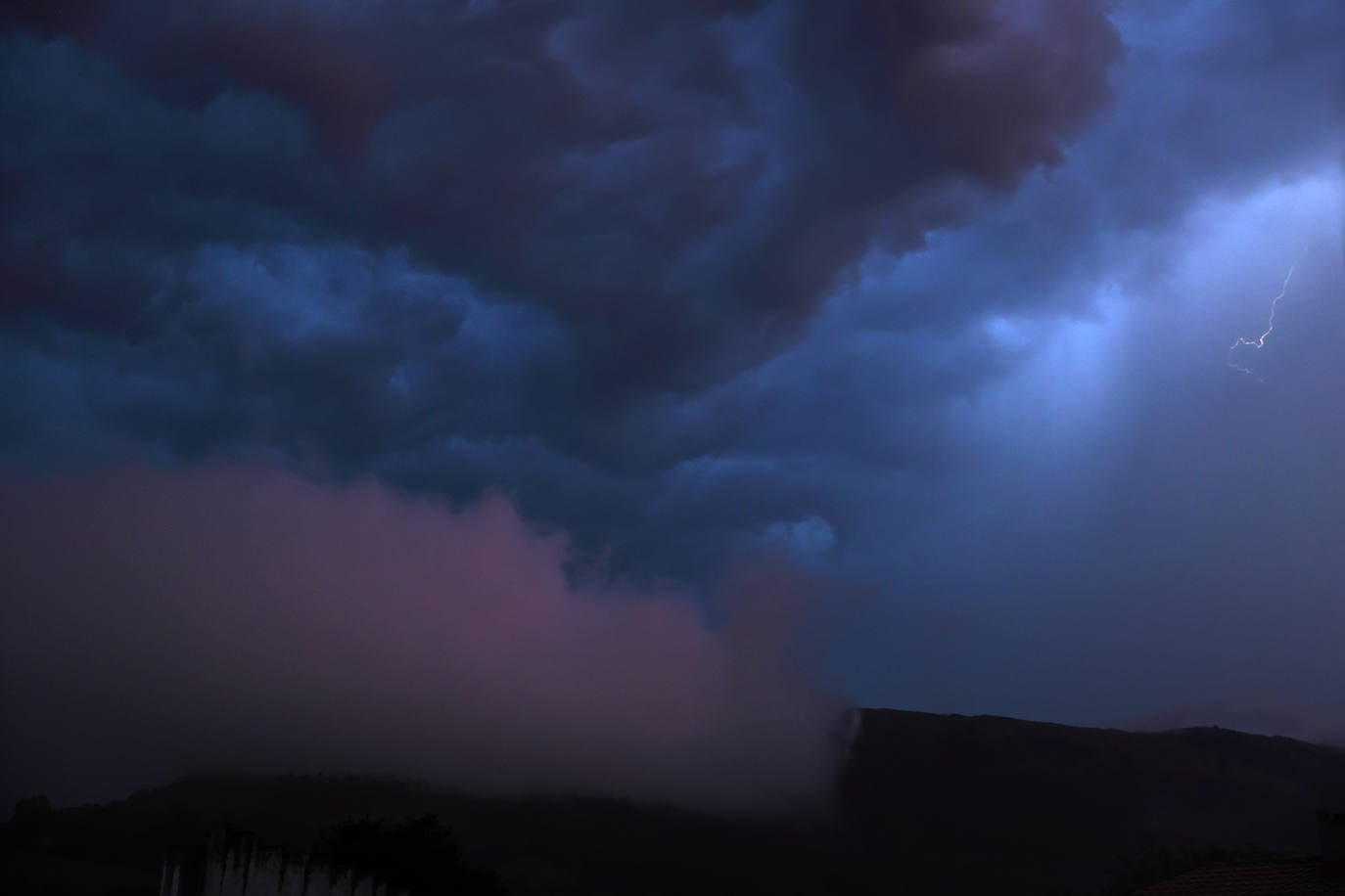 Fotos: Noche de tormenta en Cabezón