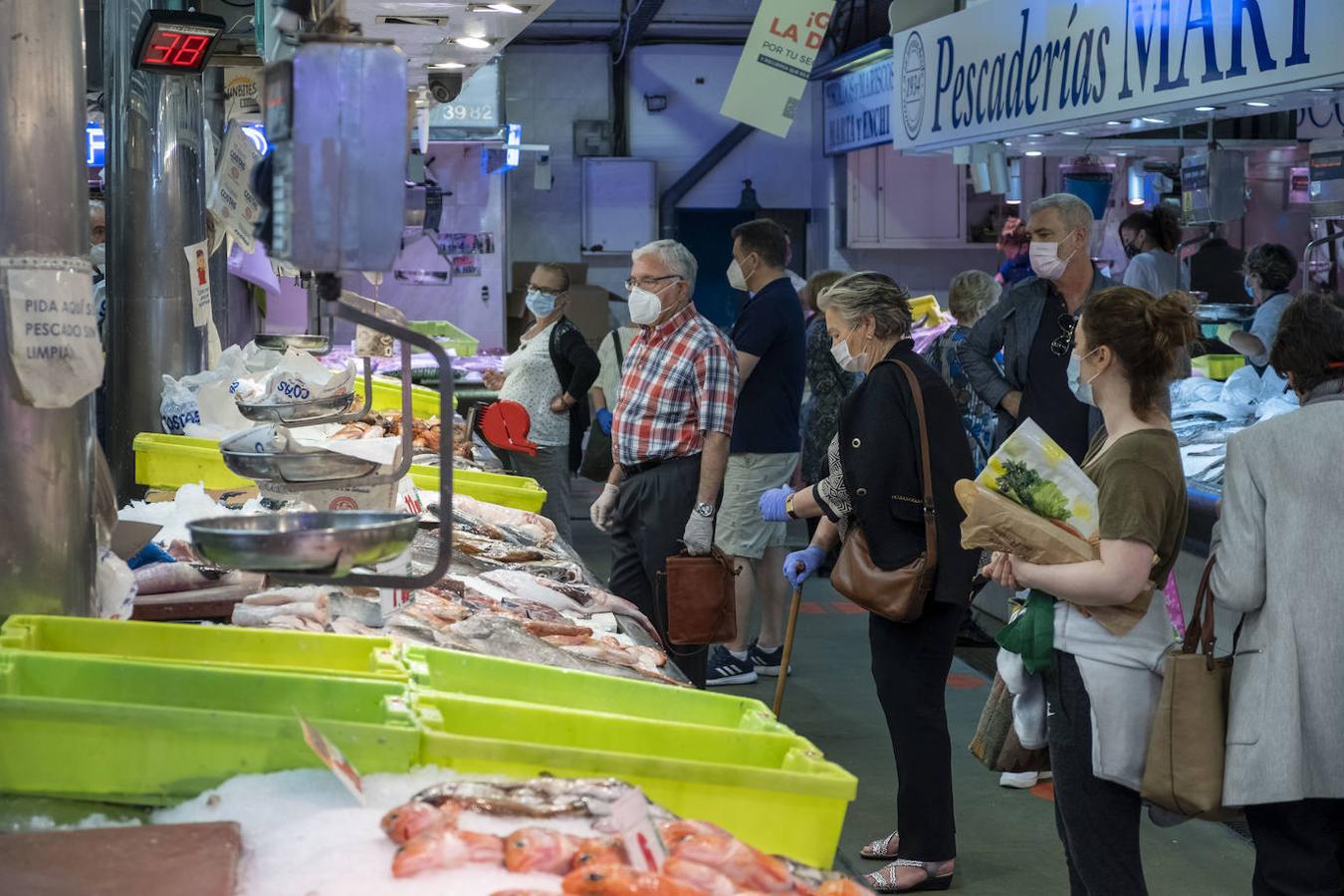 El Mercado de la Esperanza limita a 70 personas el aforo en la planta del pescado.