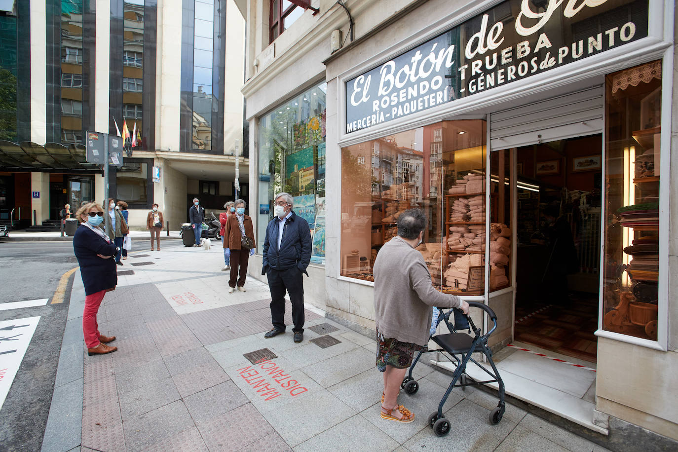 Más del 80% del comercio ha abierto sus puertas en la fase 1 de la desescalada, manteniendo las distancias entre clientes e introduciendo las medidas sanitarias obligatorias.