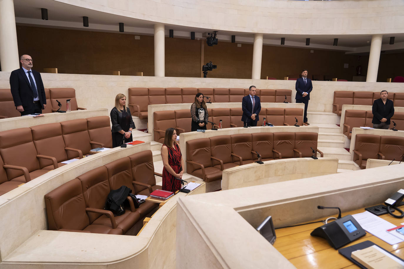 Fotos: Intervención de la consejera de Economía en la comisión especial del COVID-19 en el Parlamento de Cantabria