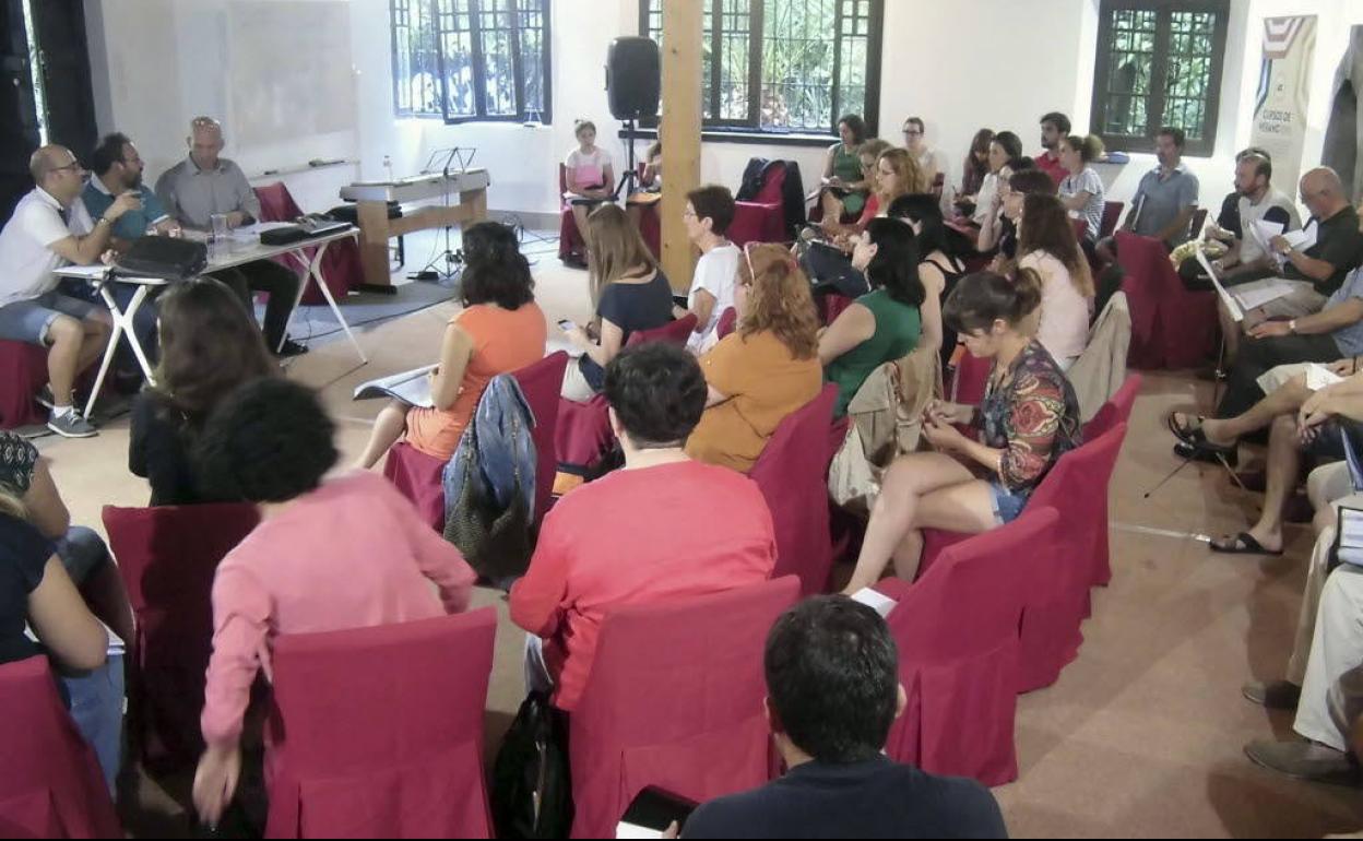 Imagen de archivo de un curso de verano de la UC en el Palacio de Albaicín de Noja.