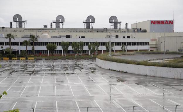 Vista exterior de la planta de Nissan en la zona franca de Barcelona.