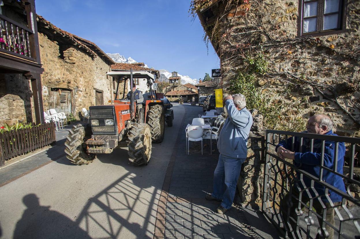 Vecinos del pueblo de Mogrovejo, en el municipio de Camaleño, con cero positivos, antes del confinamiento. 
