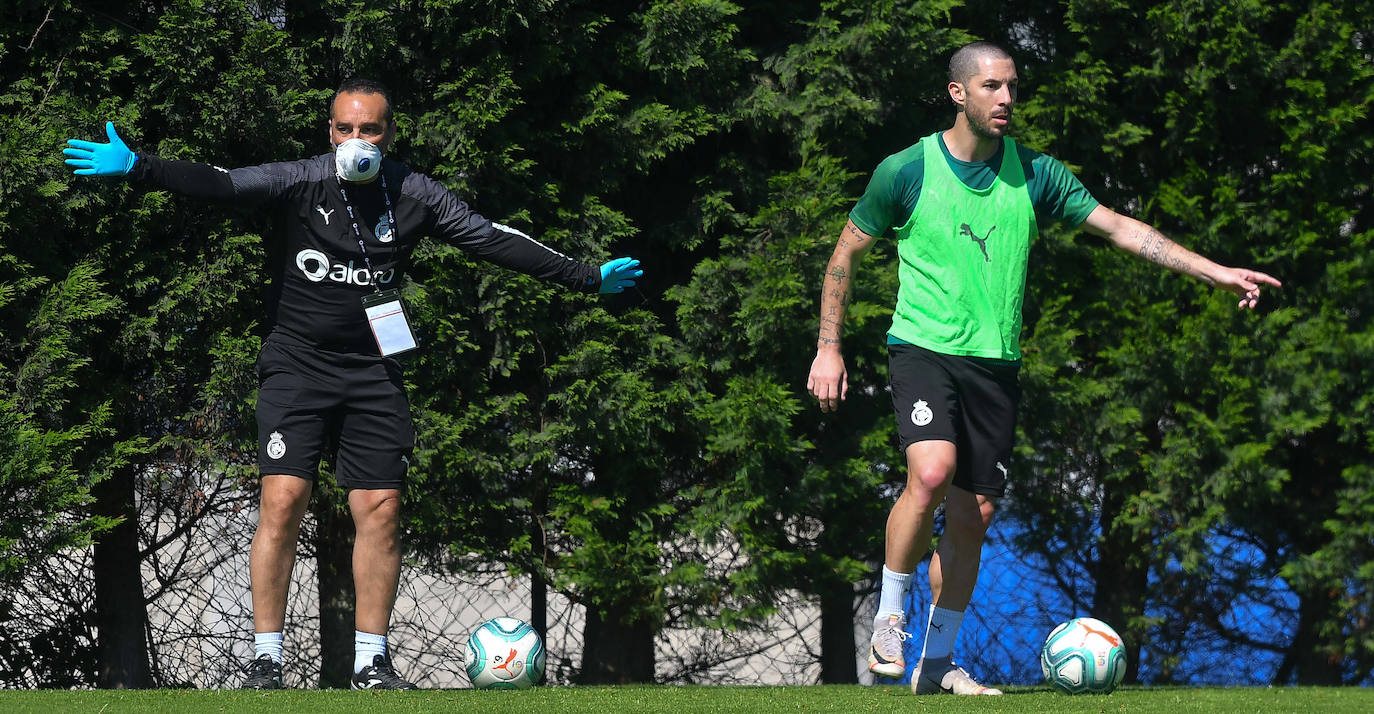 Fotos: Primer entrenamiento en grupo del Racing tras el desconfinamiento