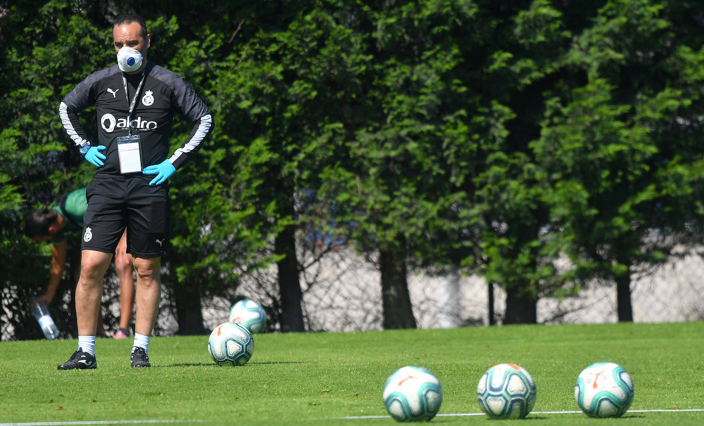 Fotos: Primer entrenamiento en grupo del Racing tras el desconfinamiento