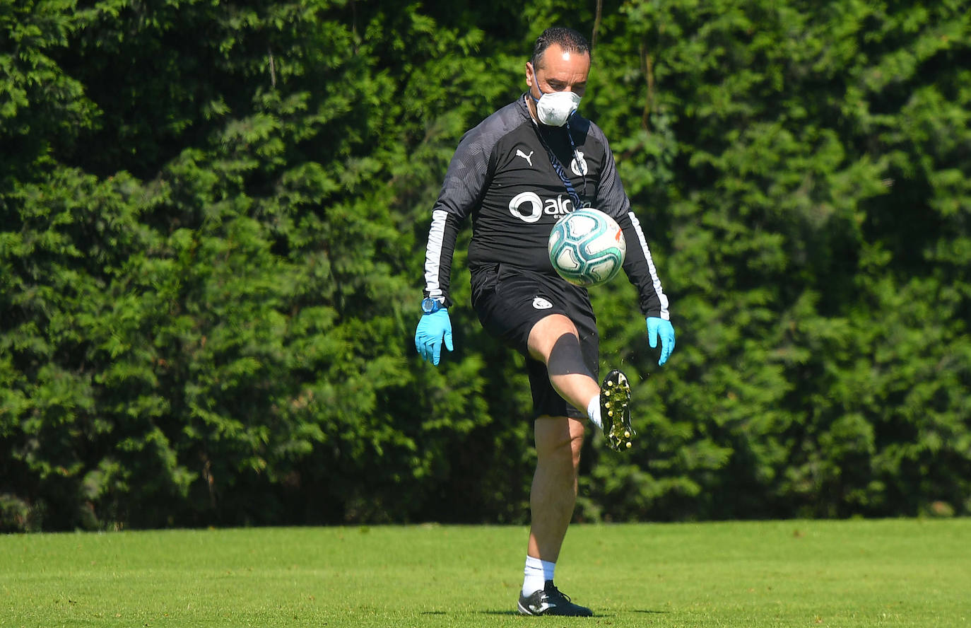 Fotos: Primer entrenamiento en grupo del Racing tras el desconfinamiento