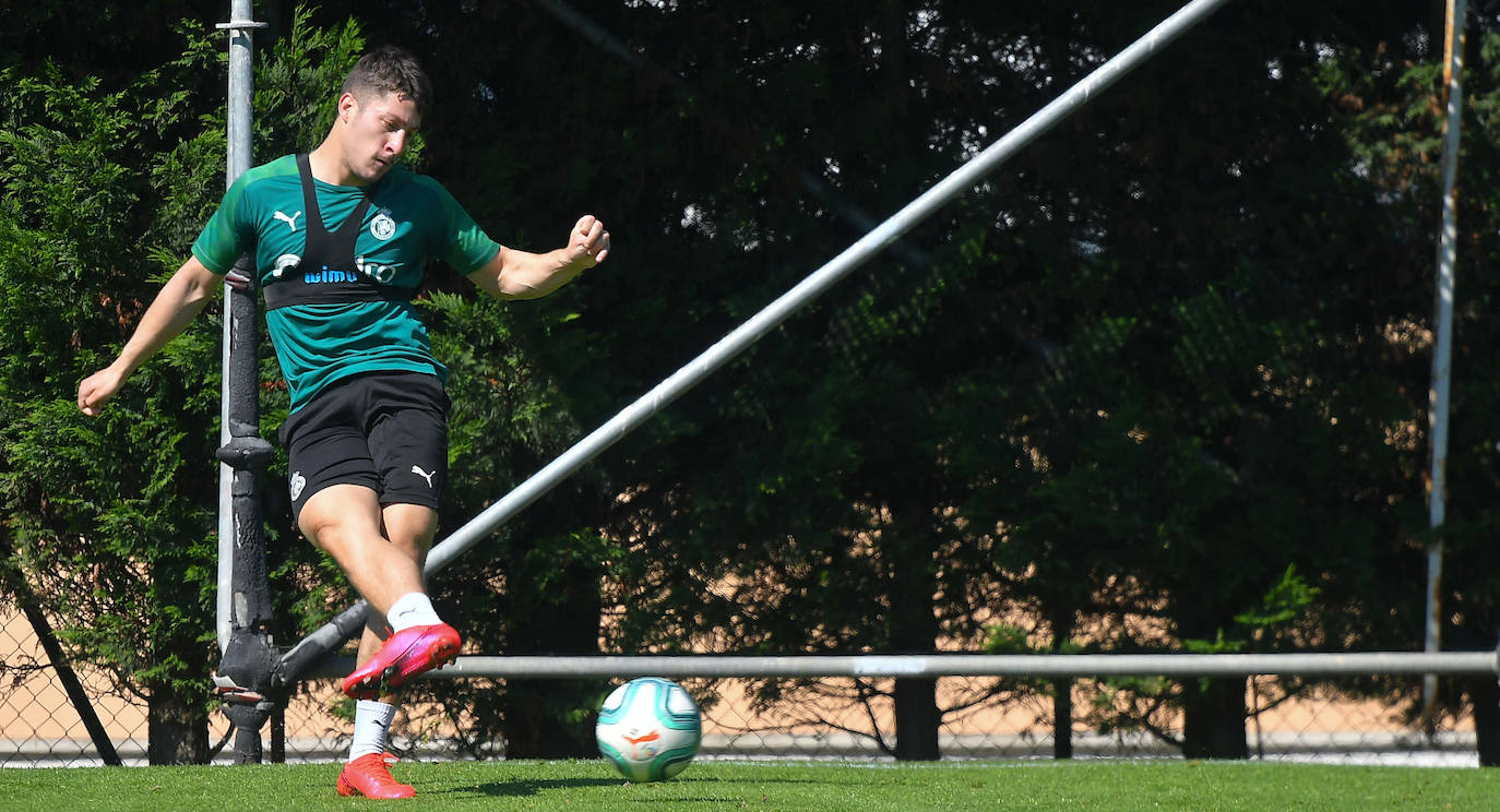 Fotos: Primer entrenamiento en grupo del Racing tras el desconfinamiento