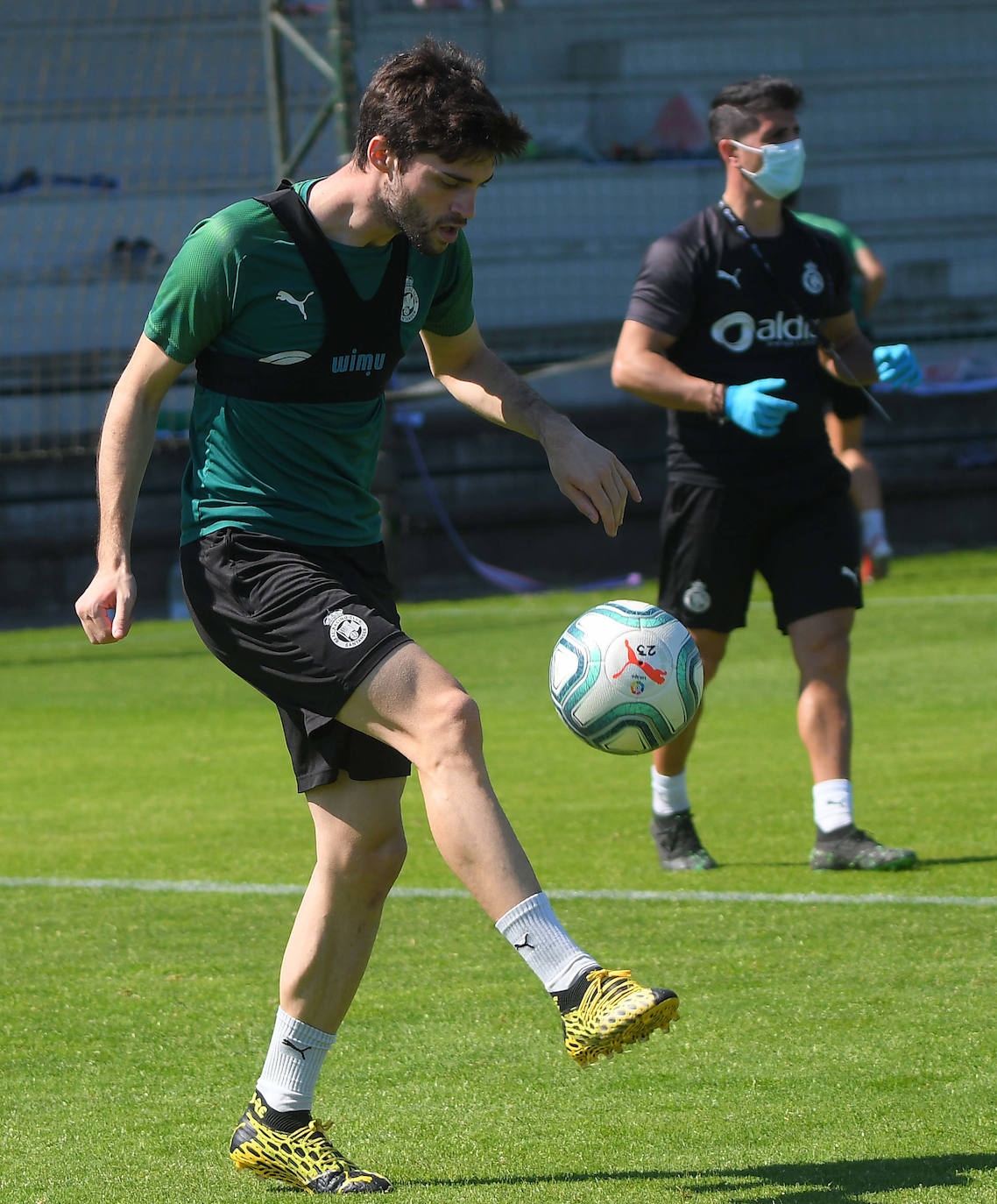 Fotos: Primer entrenamiento en grupo del Racing tras el desconfinamiento