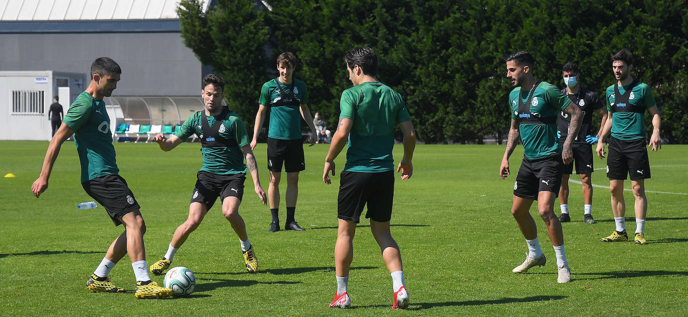 Fotos: Primer entrenamiento en grupo del Racing tras el desconfinamiento