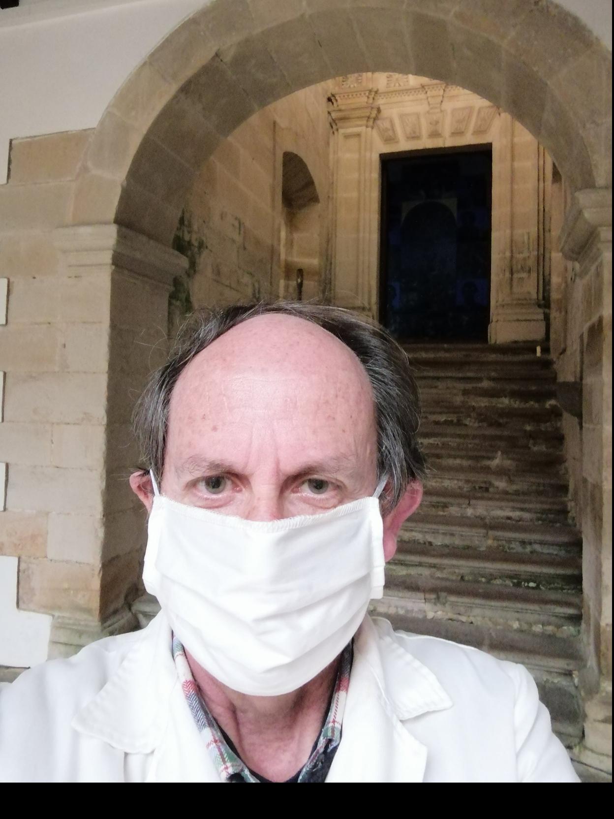 Enrique Campuzano, en el museo de Santillana, que desde hoy vuelve a acoger visitas. 