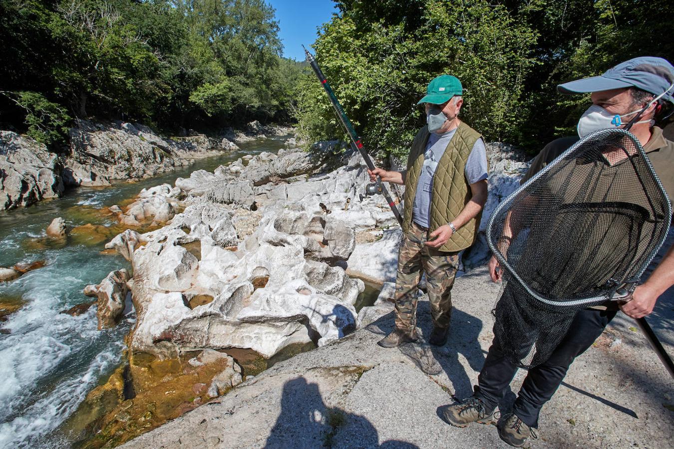 Fotos: Los pescadores vuelven a los ríos