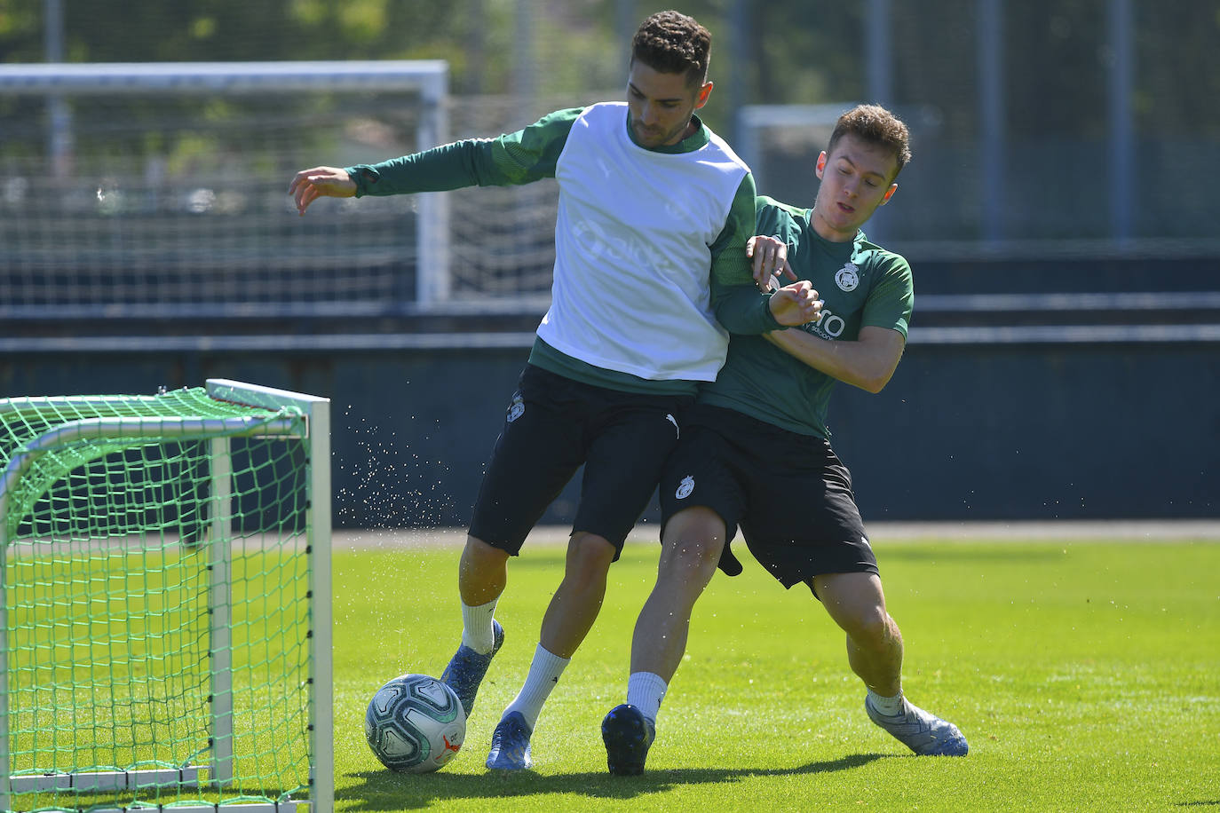 Fotos: El Racing sigue preparando su regreso a la competición