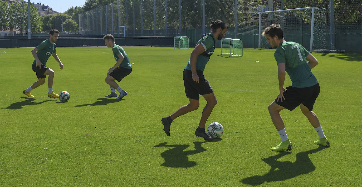 Fotos: El Racing sigue preparando su regreso a la competición