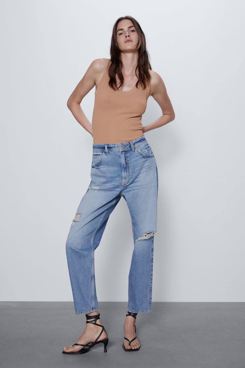 'Jeans Z1975 relaxed' con rotos y efecto lavado de Zara, 12,99 euros.