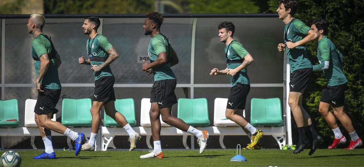 Hidalgo, Kitoko, Moi y Guillermo, en fila, durante uno de los ejercicios del entrenamiento del miércoles 