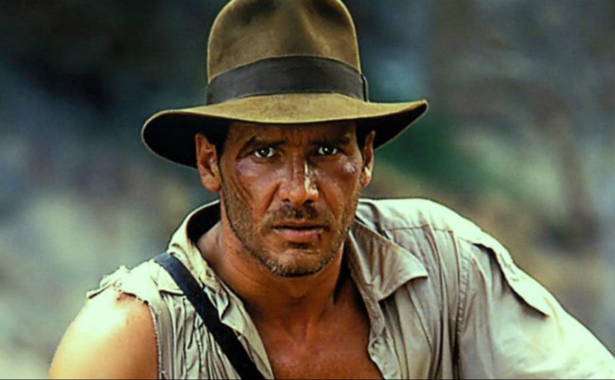 Harrison Ford, como Indiana Jones.