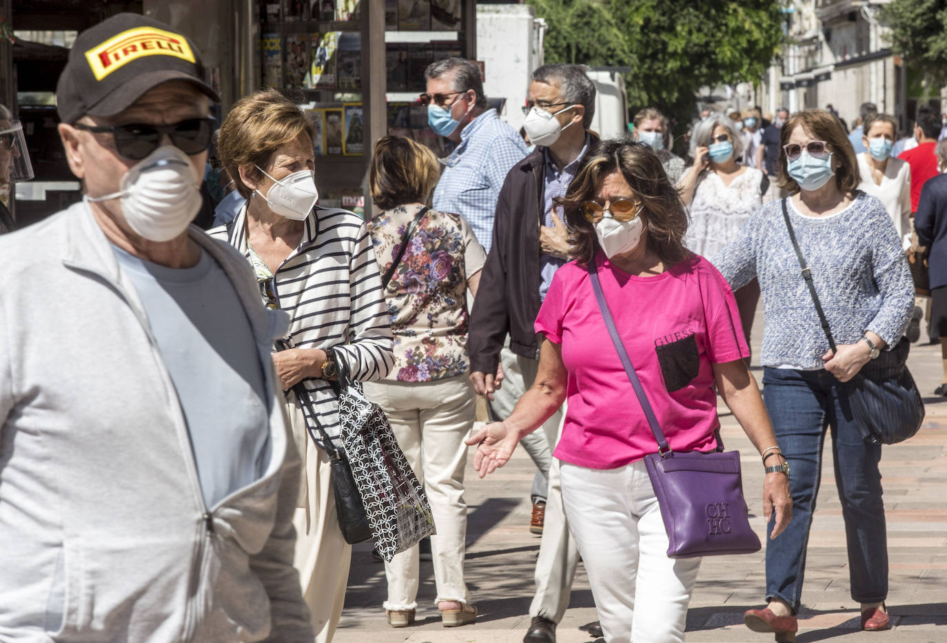 Fotos: Todos con mascarillas en el primer dia de uso obligado