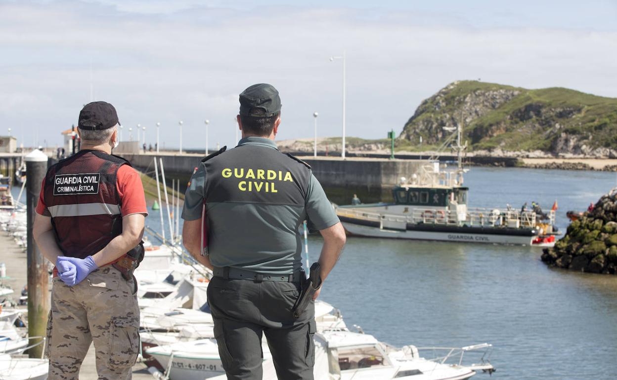 Los equipos de rescate, esta mañana de domingo, en Ubiarco.