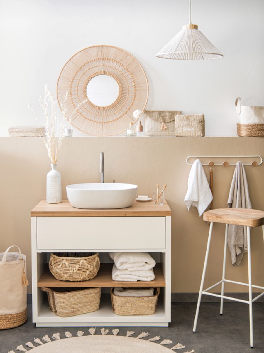 La esencia de lo rústico se suma a tendencias más actuales, como el diseño recto de lavabos. El resultado final es óptimo, ya que, aúna lo mejor del ayer y del hoy.