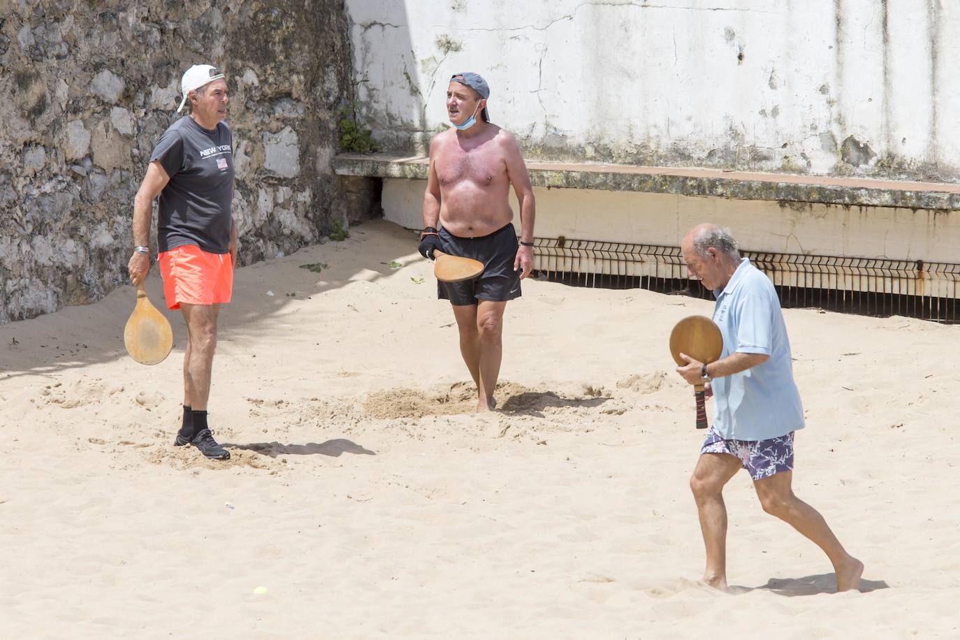 Fotos: De la playa al centro comercial, y el cementerio abierto en Santander