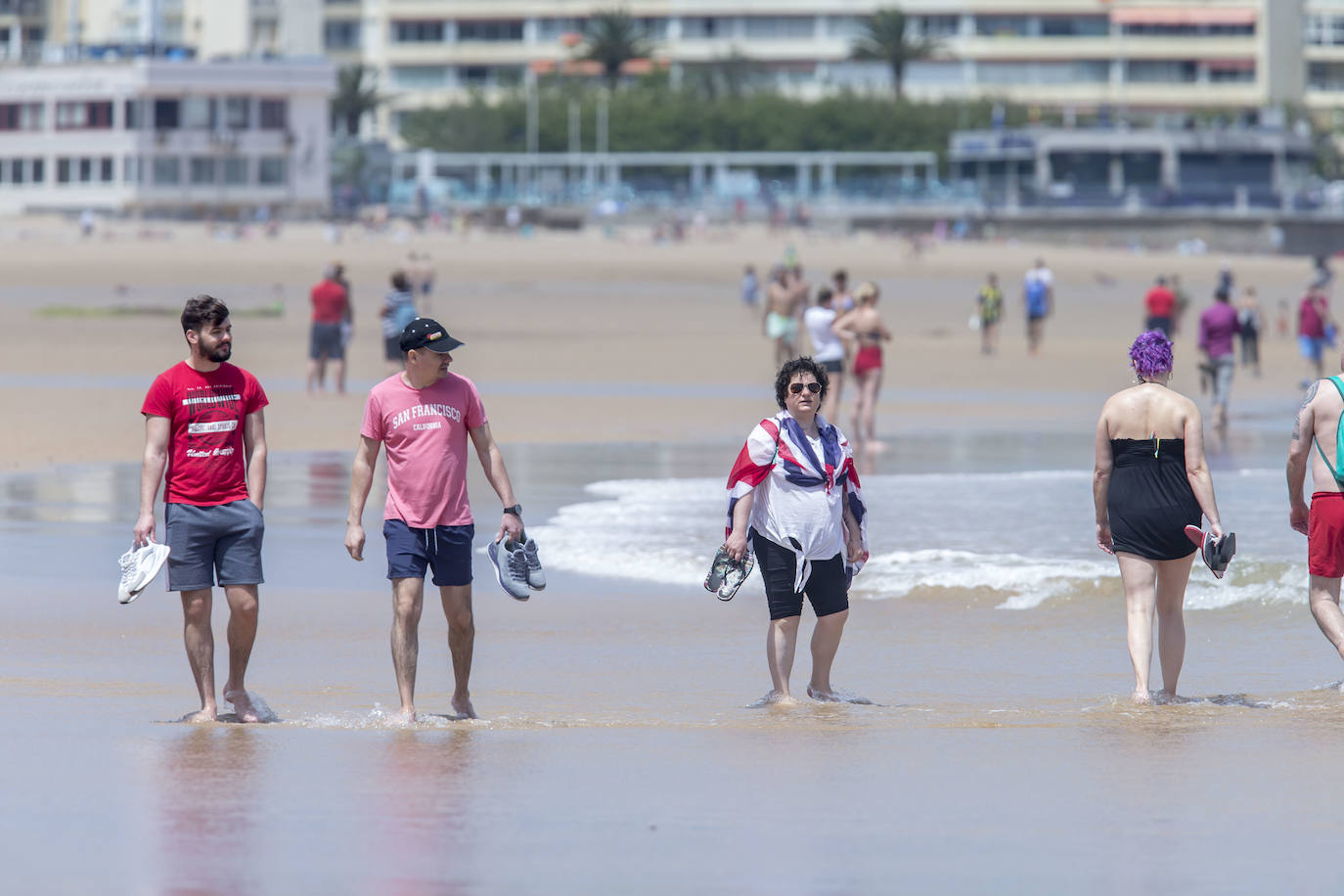 Fotos: De la playa al centro comercial, y el cementerio abierto en Santander