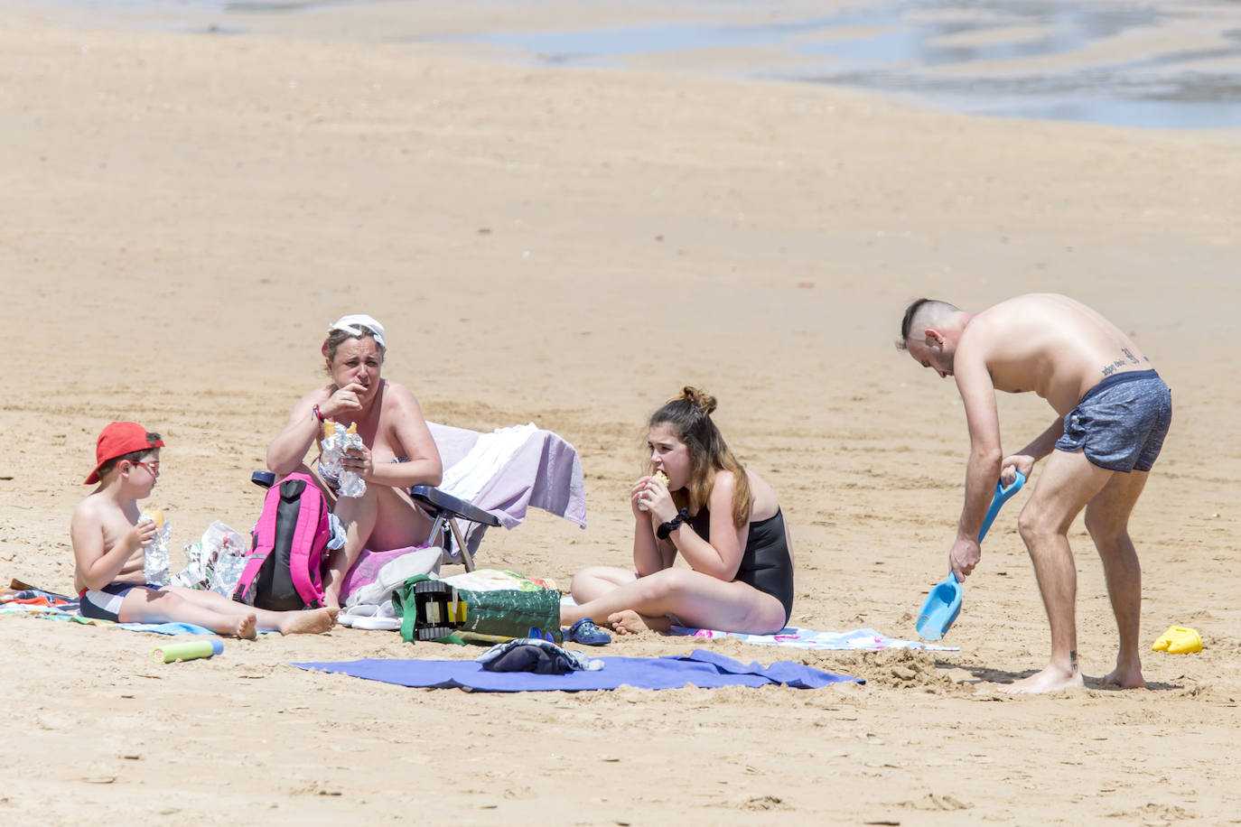 Fotos: De la playa al centro comercial, y el cementerio abierto en Santander