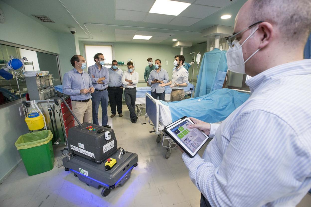 El robot de limpieza se testó el pasado viernes en el Hospital Virtual Valdecilla. 