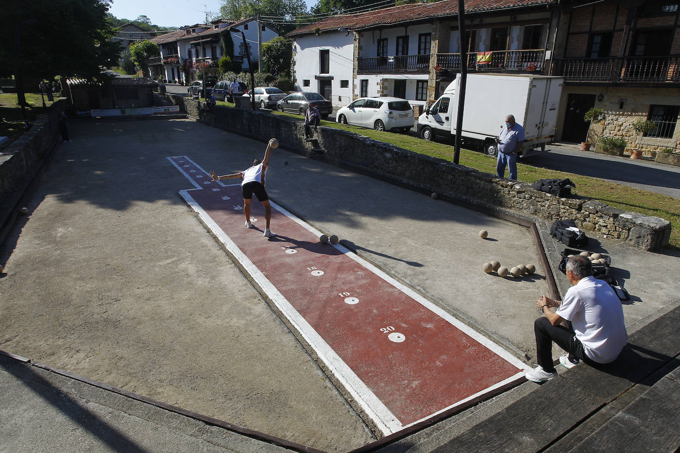 Fotos: Las boleras empiezan a cobrar vida