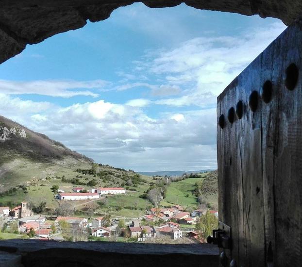 Pueblo de Argüeso desde el Castillo.