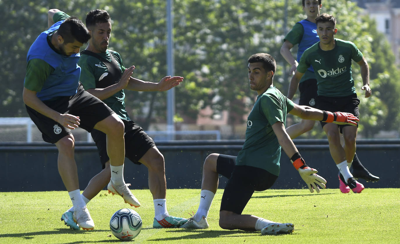 Fotos: Entrenamiento del Racing para preparar su vuelta a la competición