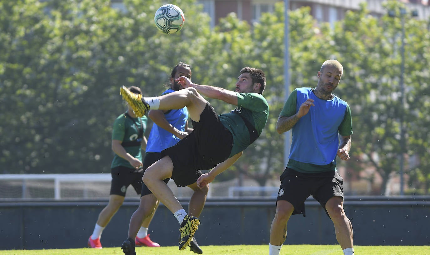 Fotos: Entrenamiento del Racing para preparar su vuelta a la competición