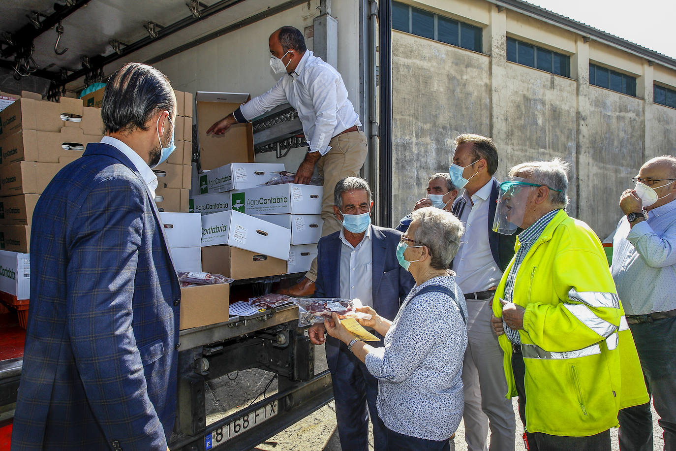 Fotos: 7.000 kilos de comida para el Banco de Alimentos de Canabria