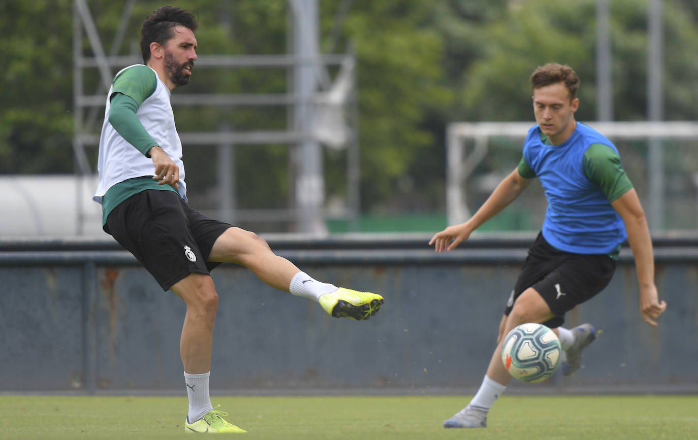 Fotos: El Racing ya entrena al completo