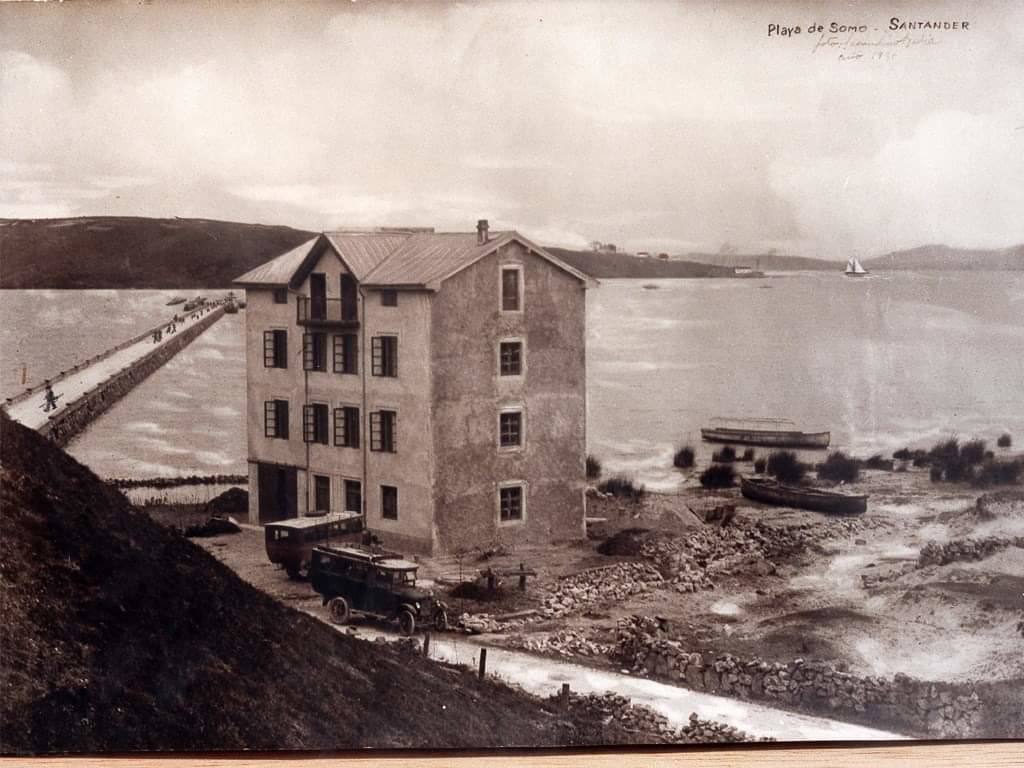 Al comienzo del estado de alarma, la Junta Vecinal animó a la gente a desempolvar sus álbumes de fotografías para hacer un archivo con todo el material reunido. Estas fotos forman parte de esta colección.