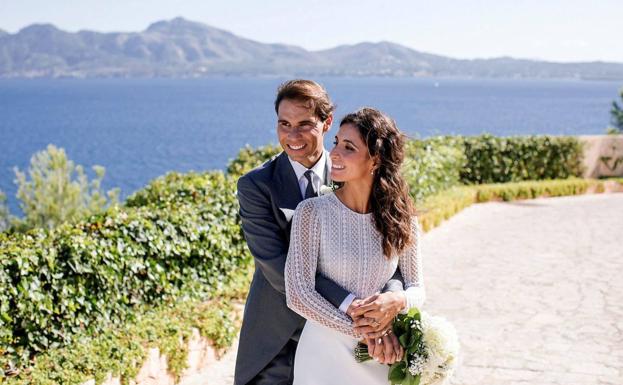 Rafa Nadal, junto a su mujer Mery Perelló.