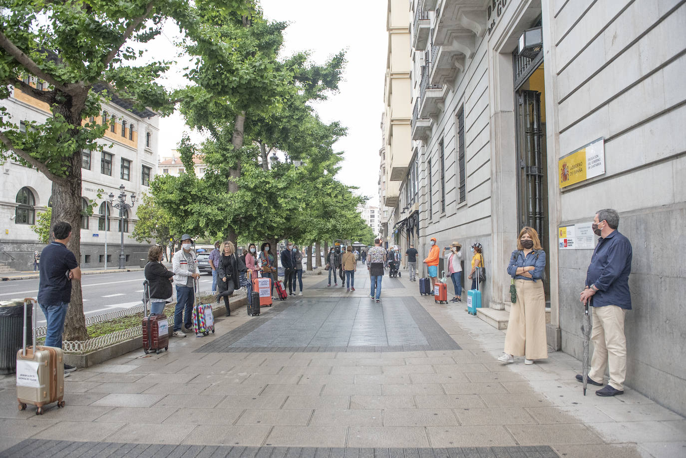 Representantes del sector, que ayer se concentraron frente a la Delegación, reivindican la continuación del ERTE hasta diciembre 