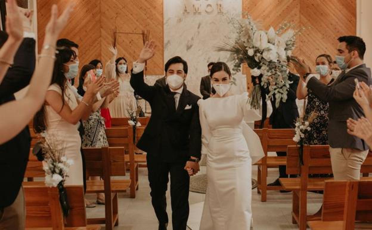 La ceremonia religiosa se celebró en la Iglesia Bautista Fe Sevilla.