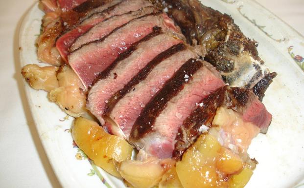 Carne roja a la parrilla del restaurante Laury