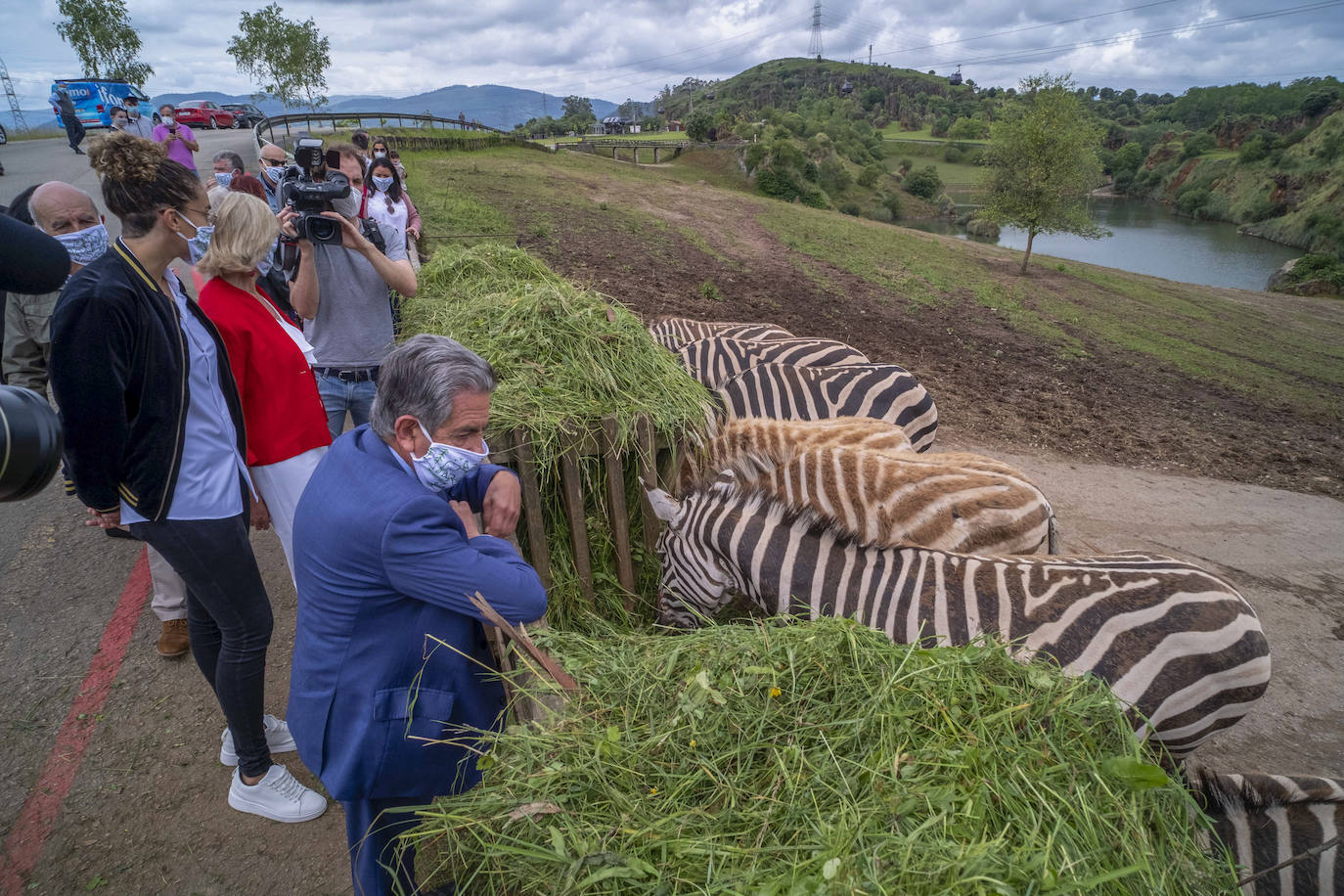 El Parque ha celebrado este miércoles su 30 aniversario con cientos de visitantes cántabros e invitados de diferentes ámbitos políticos y sociales de la región, en el que se ha recordado la historia de este espacio que representa «la memoria, infancia y vida de todos los cántabros».