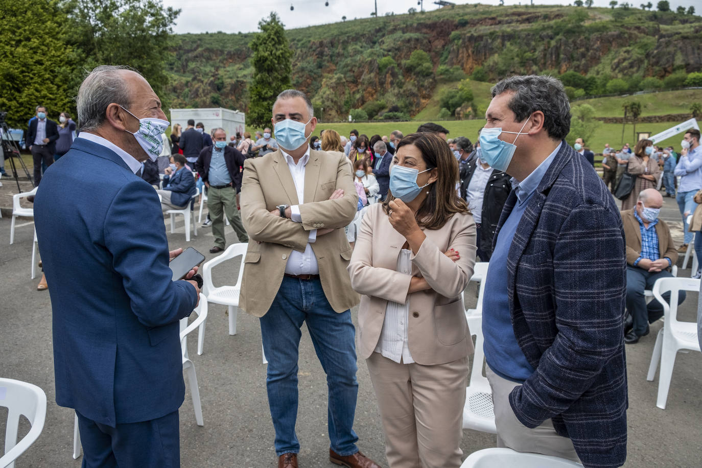 El Parque ha celebrado este miércoles su 30 aniversario con cientos de visitantes cántabros e invitados de diferentes ámbitos políticos y sociales de la región, en el que se ha recordado la historia de este espacio que representa «la memoria, infancia y vida de todos los cántabros».