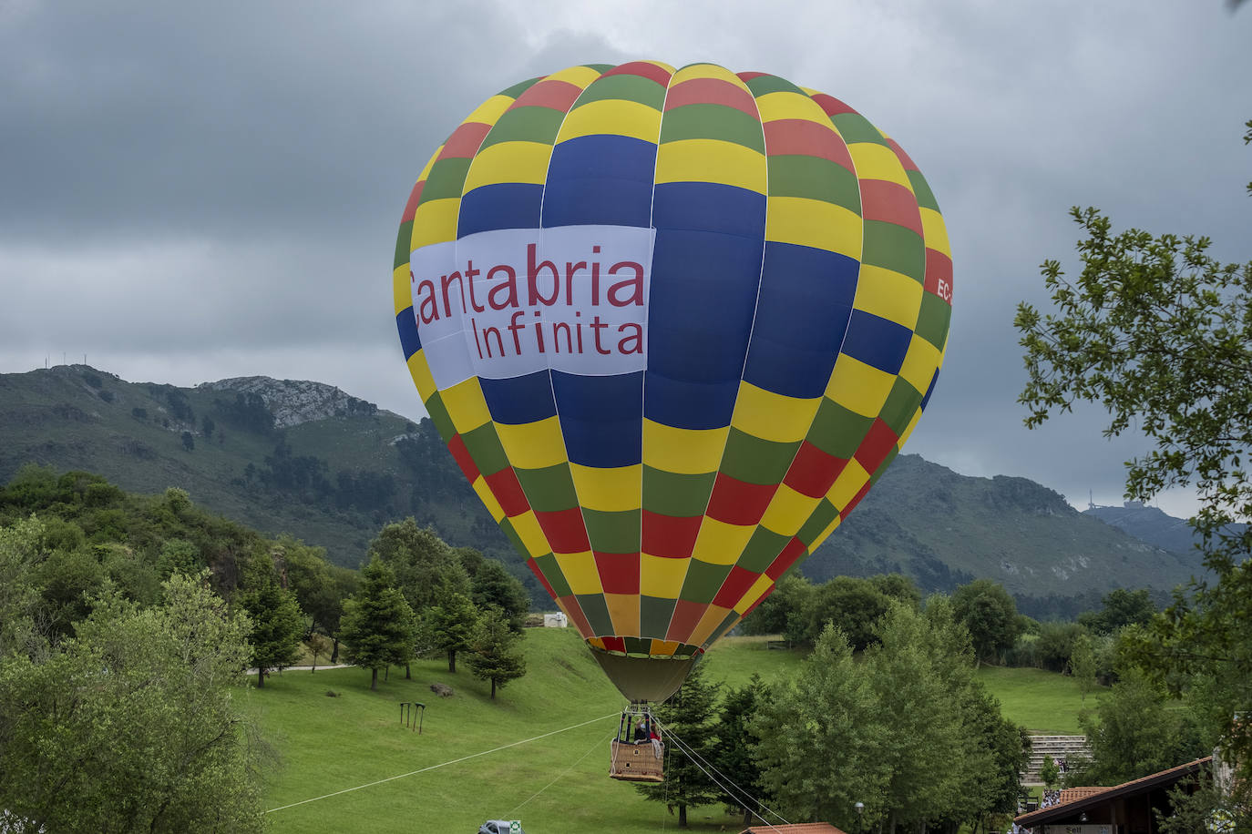 El Parque ha celebrado este miércoles su 30 aniversario con cientos de visitantes cántabros e invitados de diferentes ámbitos políticos y sociales de la región, en el que se ha recordado la historia de este espacio que representa «la memoria, infancia y vida de todos los cántabros».