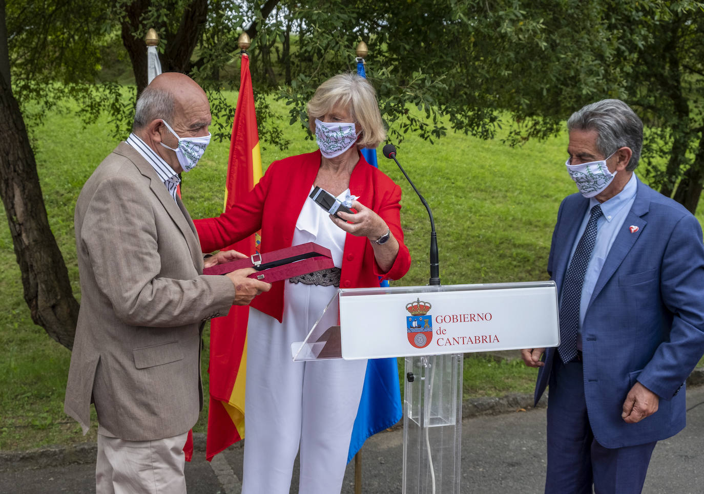 El Parque ha celebrado este miércoles su 30 aniversario con cientos de visitantes cántabros e invitados de diferentes ámbitos políticos y sociales de la región, en el que se ha recordado la historia de este espacio que representa «la memoria, infancia y vida de todos los cántabros».