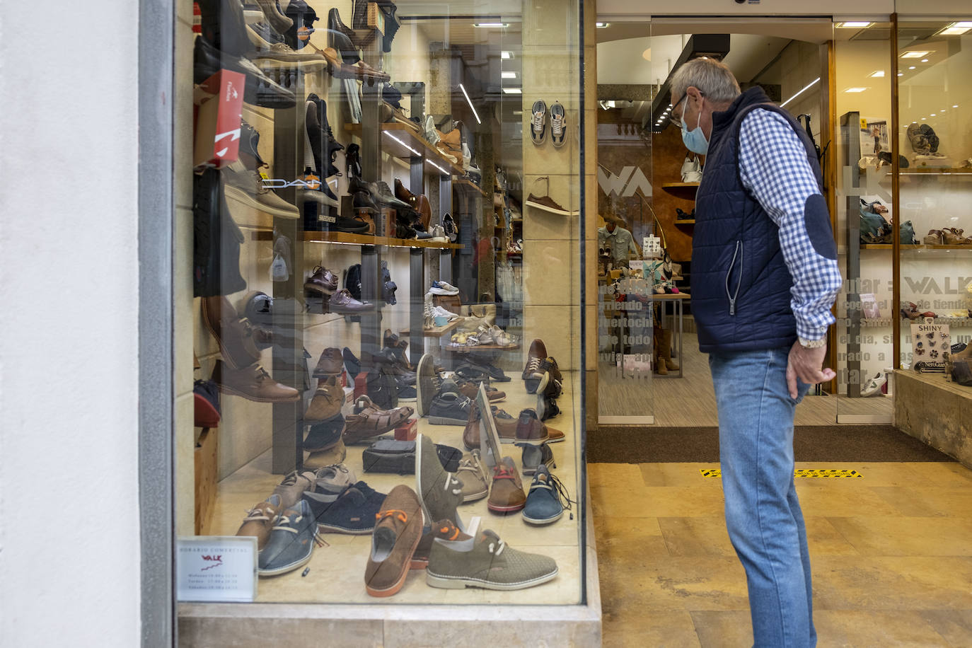 Fotos: Los comerciantes se muestran optimistas, pero esperan al turismo