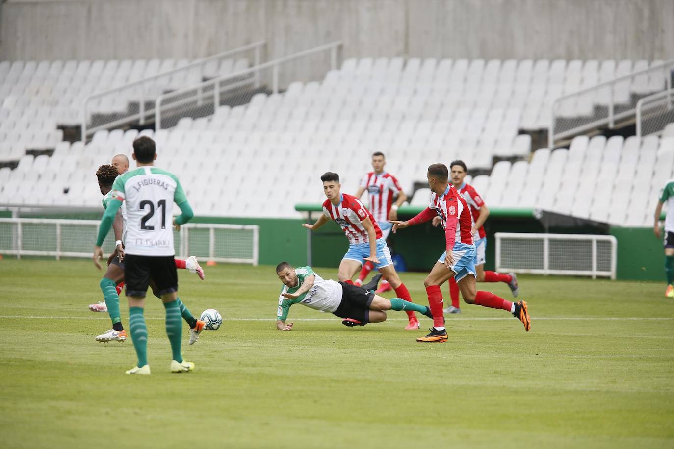 El Racing vuelve al juego tras el parón impuesto por la pandemia y lo hace ante el Lugo en los Campos de Sport de El Sardinero, con las gradas vacías