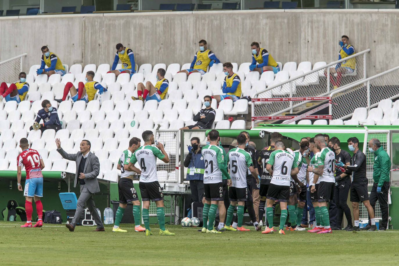 El Racing vuelve al juego tras el parón impuesto por la pandemia y lo hace ante el Lugo en los Campos de Sport de El Sardinero, con las gradas vacías