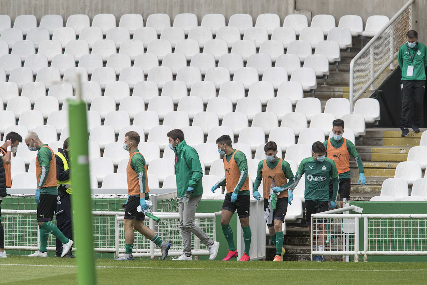 El Racing vuelve al juego tras el parón impuesto por la pandemia y lo hace ante el Lugo en los Campos de Sport de El Sardinero, con las gradas vacías