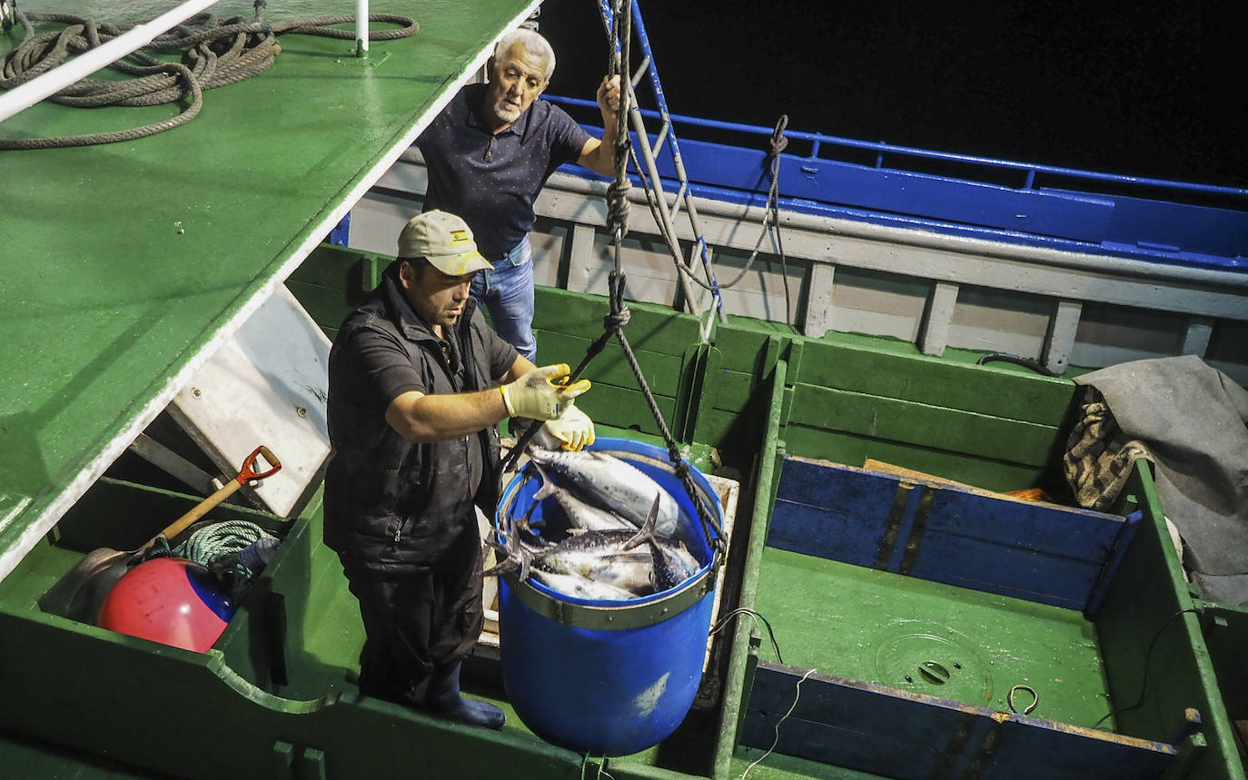 El 'Siempre Rufo' santanderino llegó esta noche a Santoña desde aguas atlánticas con 6.000 kilos en sus bodegas