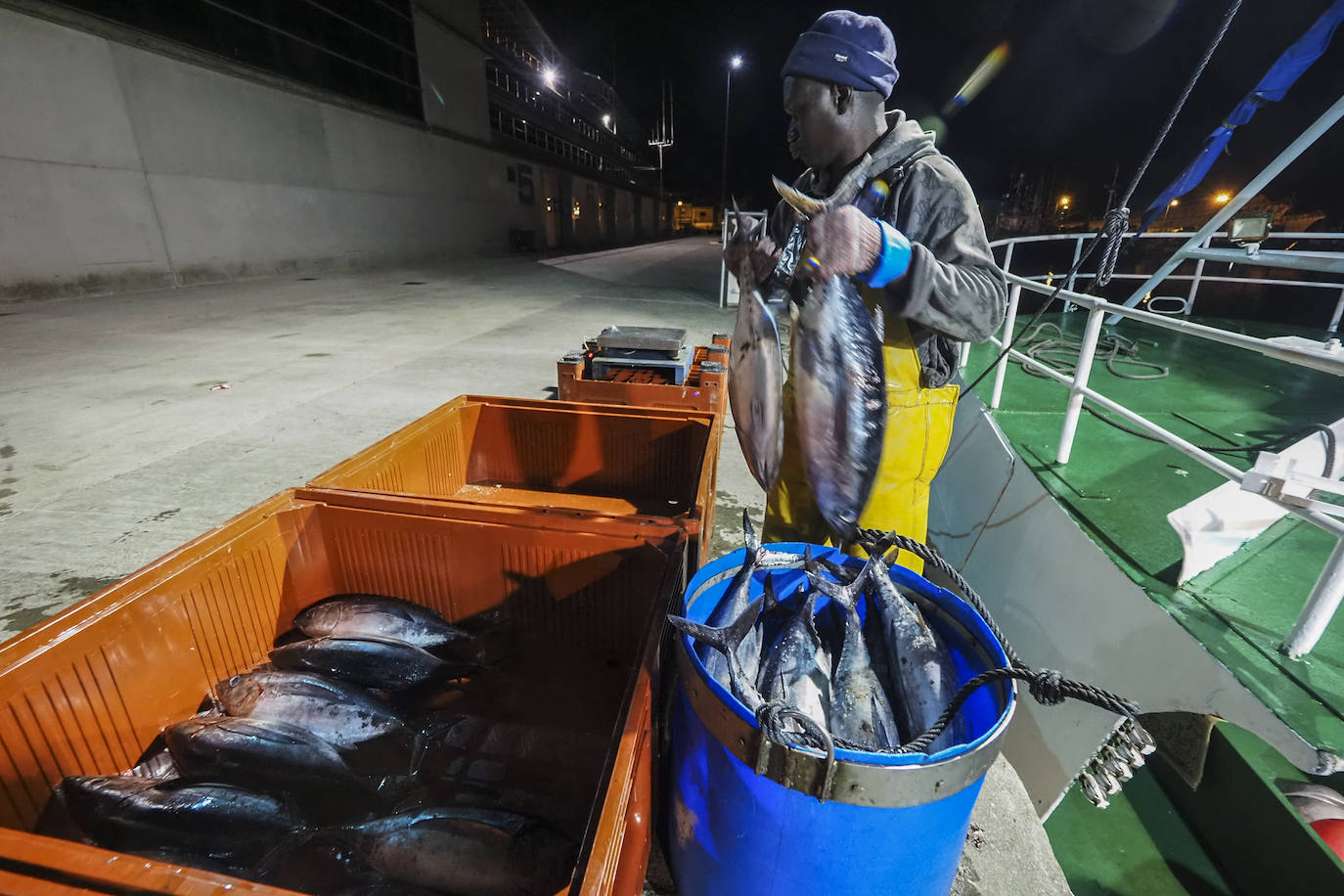 El 'Siempre Rufo' santanderino llegó esta noche a Santoña desde aguas atlánticas con 6.000 kilos en sus bodegas