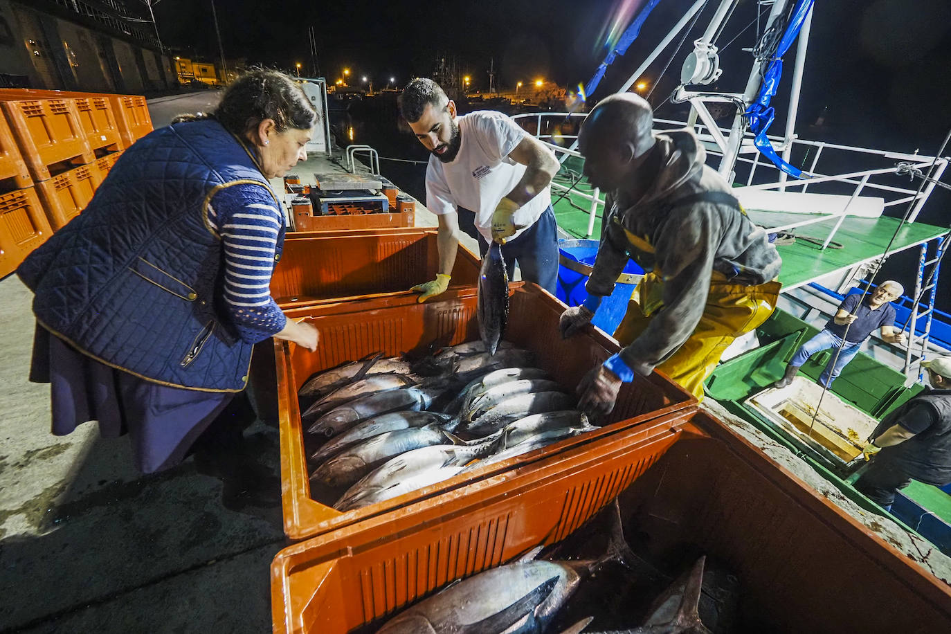 El 'Siempre Rufo' santanderino llegó esta noche a Santoña desde aguas atlánticas con 6.000 kilos en sus bodegas